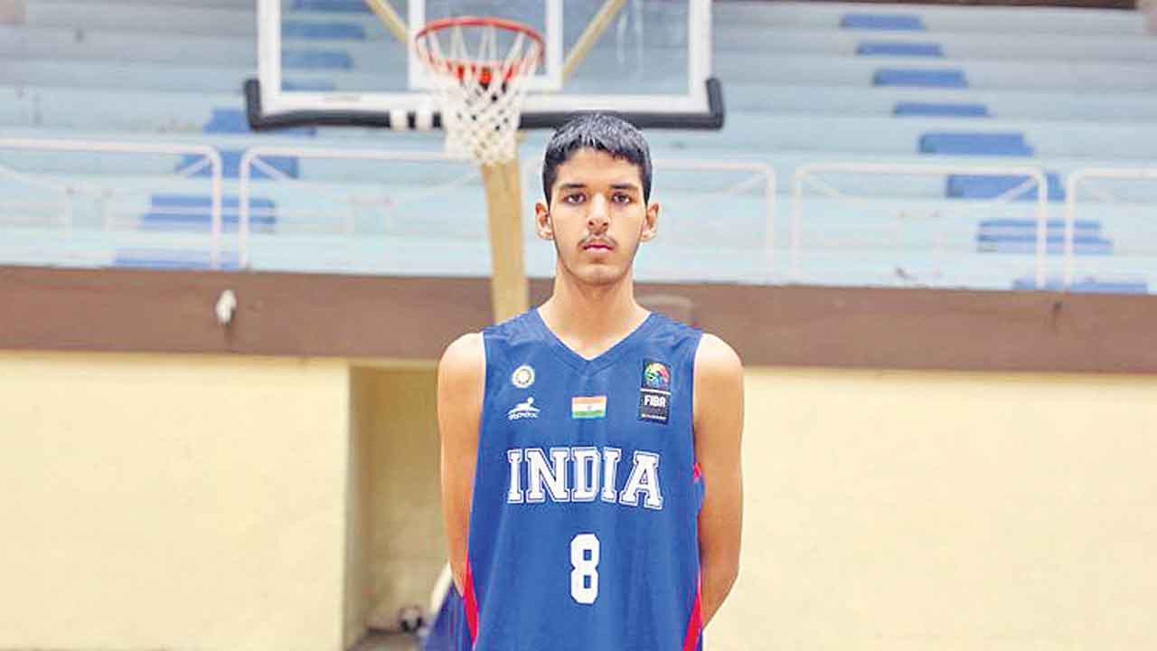భారత బాస్కెట్‌బాల్‌ జట్టుకు ఆర్యన్‌