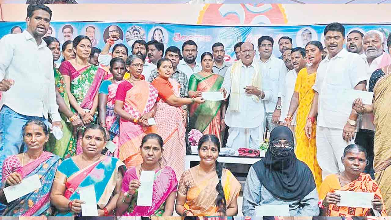 బీజేపీ, కాంగ్రెస్‌ మోసపూరిత పార్టీలు