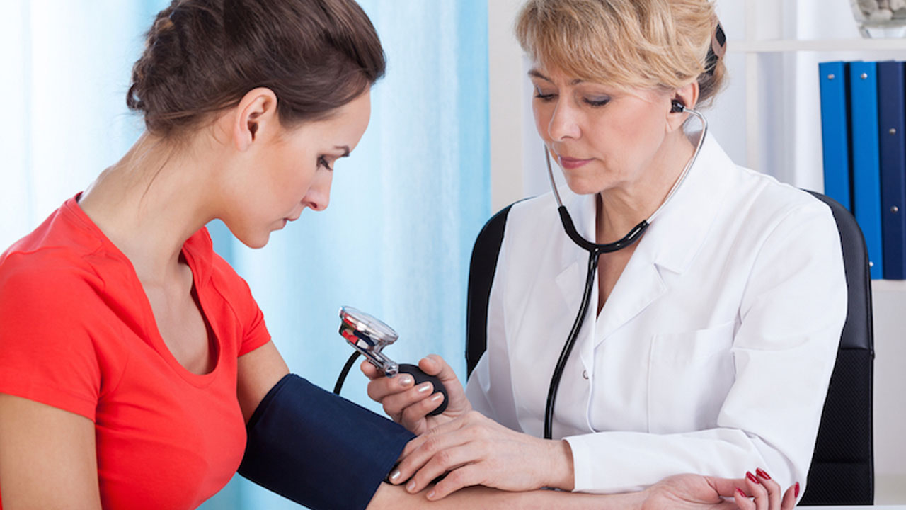 BP Checkup |  మీరు బీపీని ఎలా చెక్‌ చేయించుకుంటారు.. నిటారుగా కూర్చొనే కదా! అయితే ఈసారి ఇలా ట్రై చేయండి