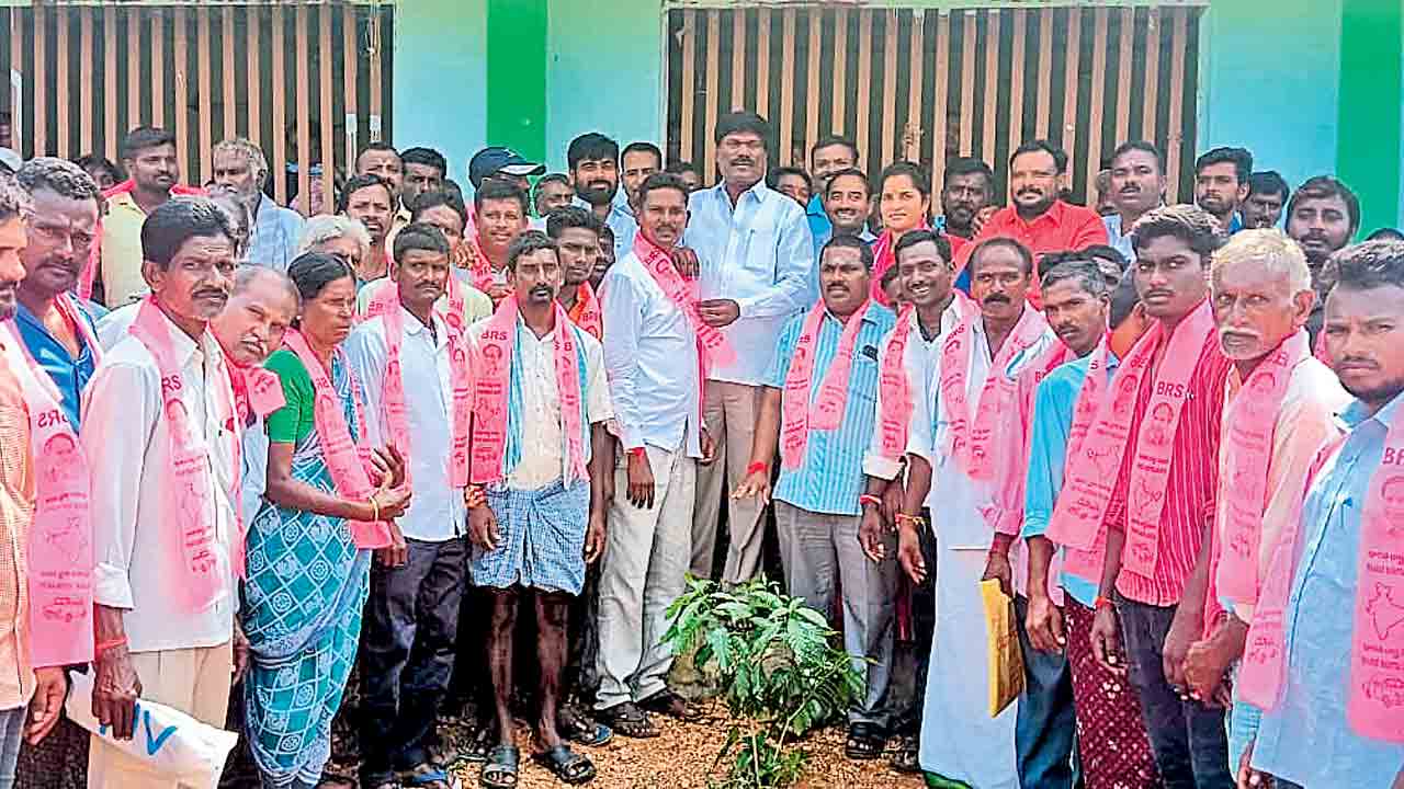 ఊరంతా బీఆర్‌ఎస్‌లోనే..