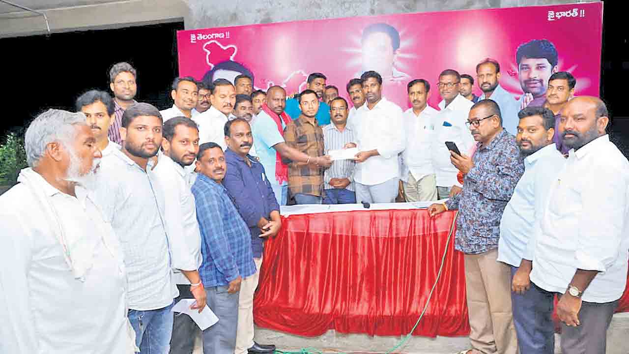 వైద్య విద్యార్థులకు ఆర్థిక చేయూత