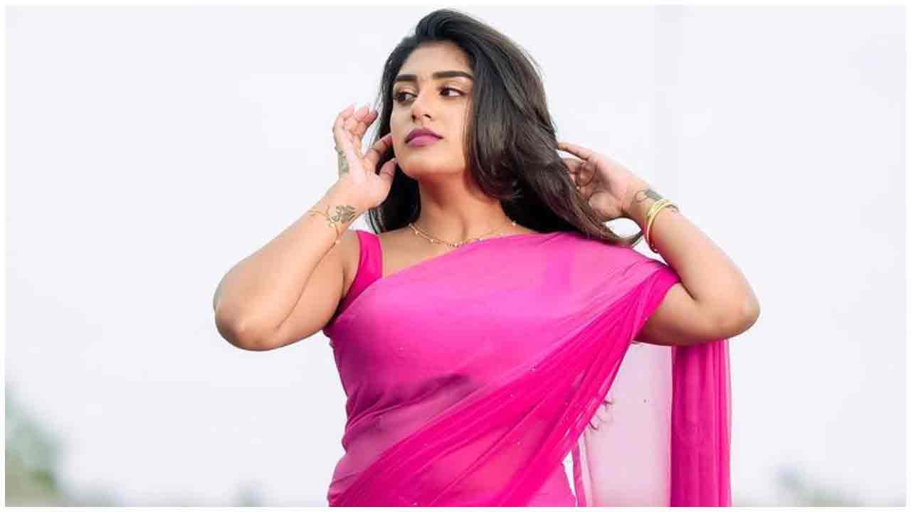 Bandaru Supritha Naidu | గ్లామర్ అందాలతో సోషల్ మీడియాను షేక్ చేస్తున్న సుప్రీత నాయుడు..