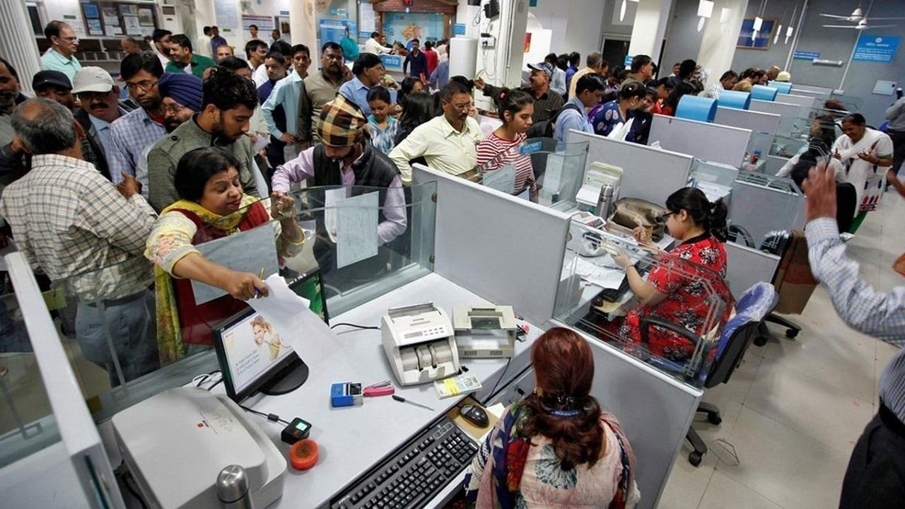 Bank Accounts KYC | కేవైసీ అప్ డేట్ కాలేదా.. బ్యాంకు ఖాతా యాక్టివేషన్ ఎలాగో తెలుసా..?!