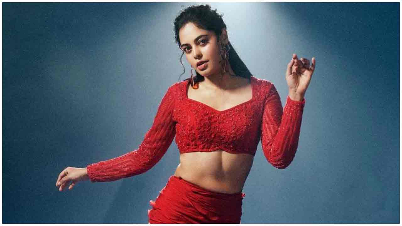 Bindu Madhavi | రెడ్ డ్రెస్‌లో బిందు మాధవి అందాల హొయలు..