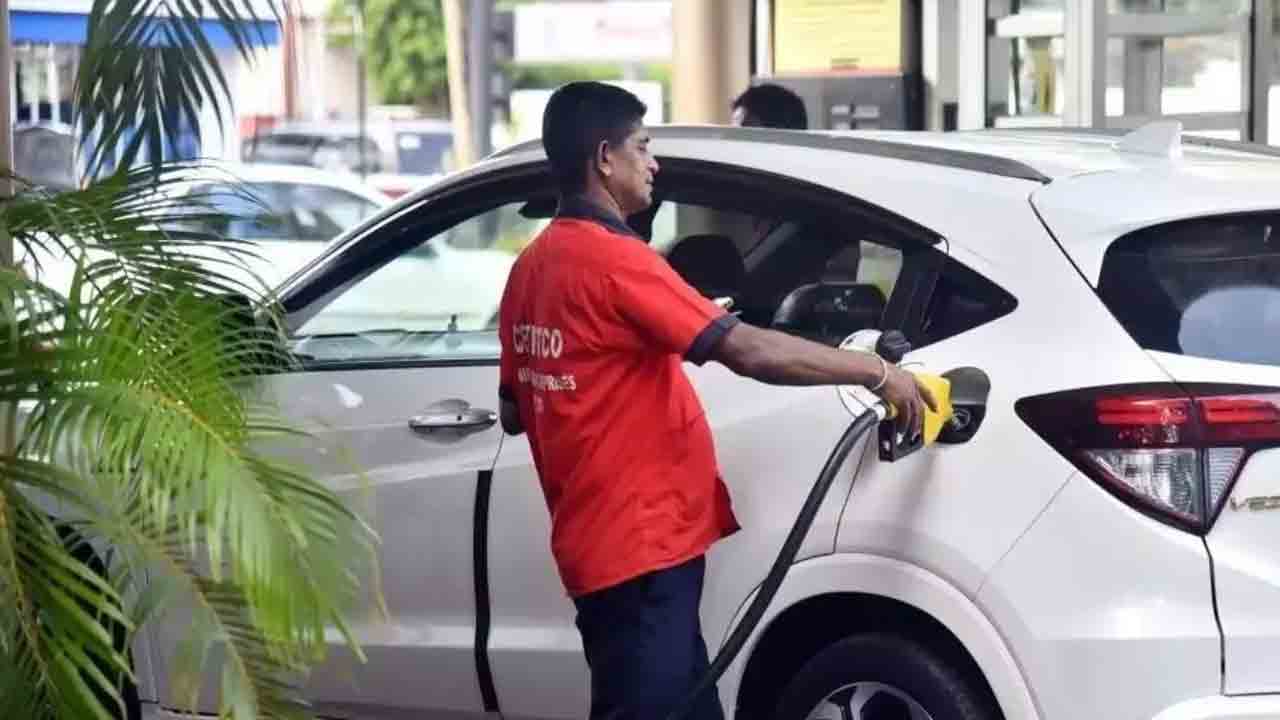 Pay by Car | కార్డ్ స్వైపింగ్.. క్యూ-ఆర్ కోడ్ లేకుండానే పెట్రోల్ బిల్లు పే చేయొచ్చు.. ఎలాగంటే..?!