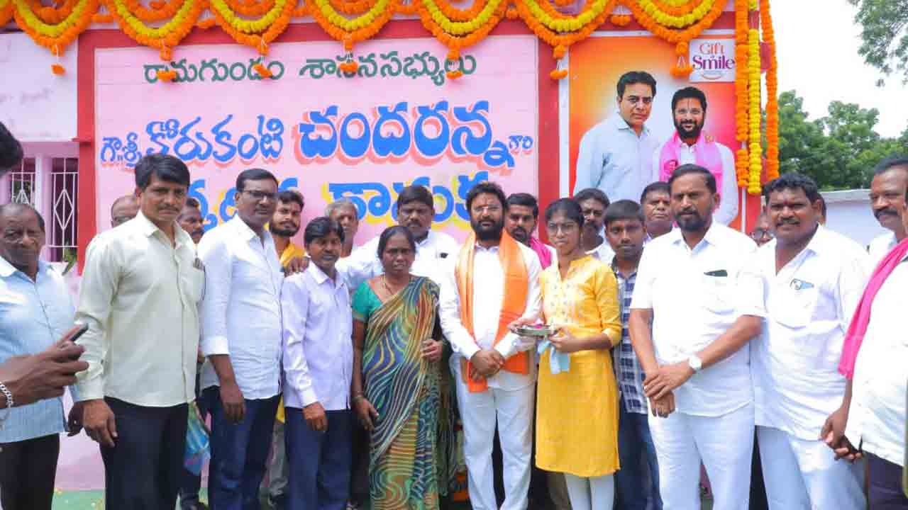 ఎమ్మెల్యే కోరుకంటి మానవత్వం