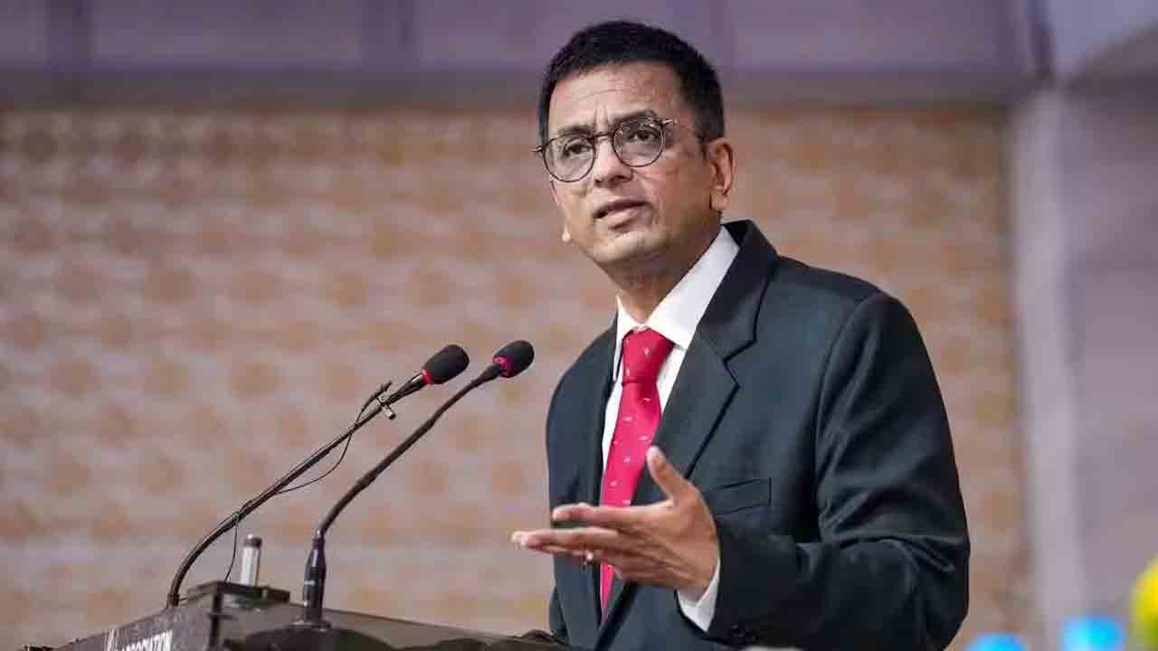 Justice Chandrachud | యువ న్యాయవాదిగా ఉన్నప్పుడు ఫీజుగా చీర తీసుకున్నా: సీజేఐ జస్టిస్ చంద్రచూడ్