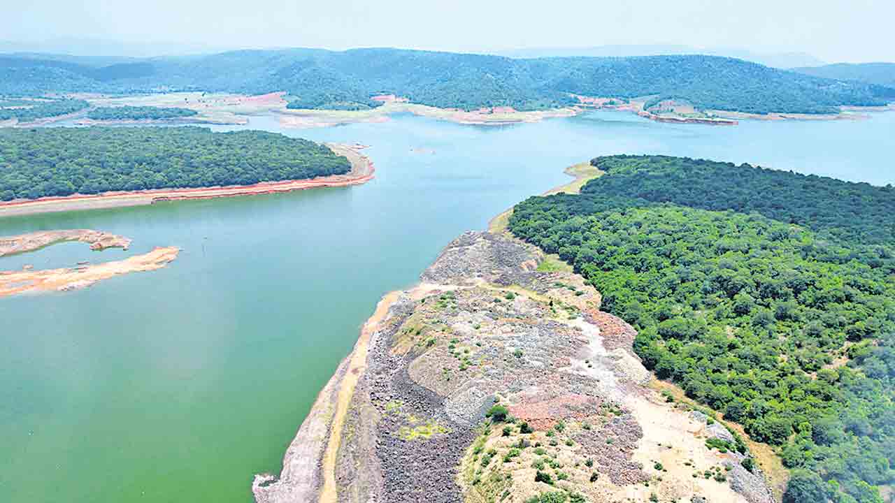 పల్లేర్ల నేలపై పరవళ్లు