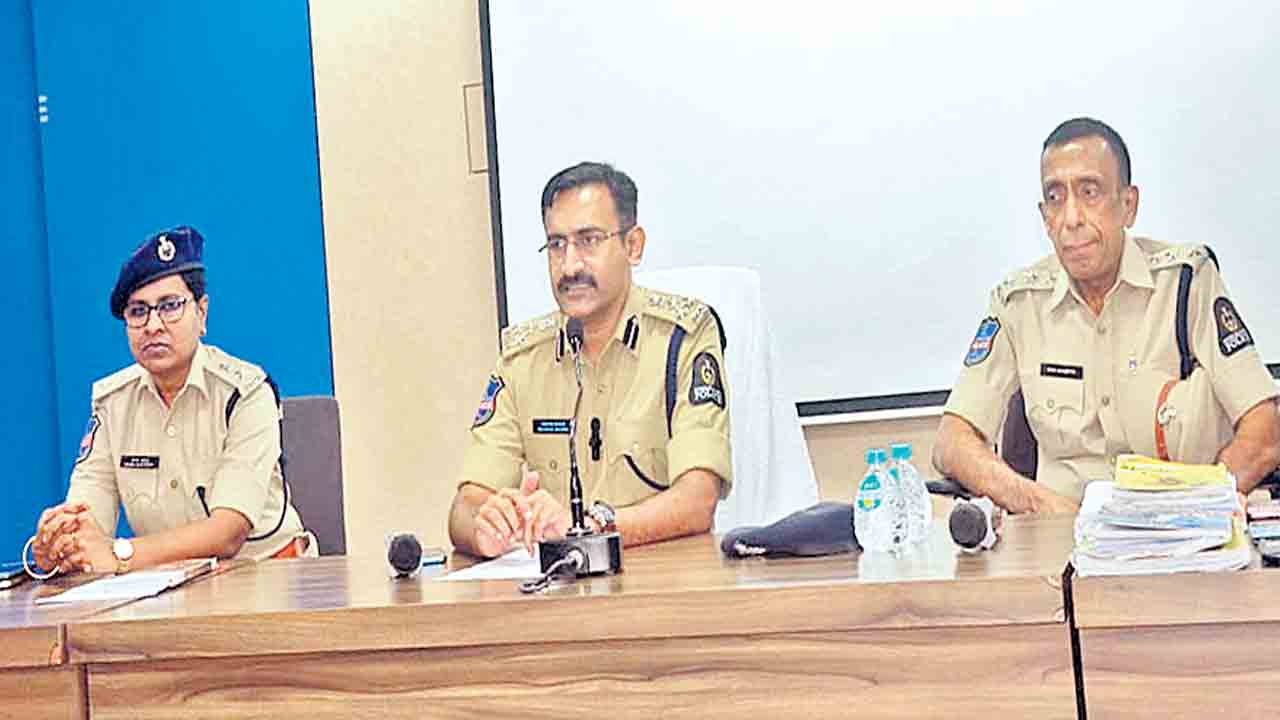 ఢిల్లీలో కాల్సెంటర్పై దాడి