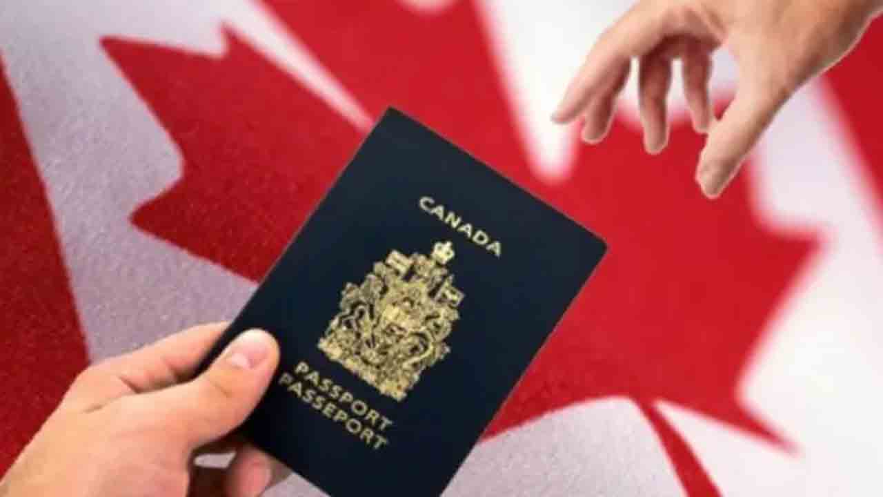 Canadian citizenship | గడిచిన ఐదేళ్లలో 1.6 లక్షల మందికి కెనడా పౌరసత్వం