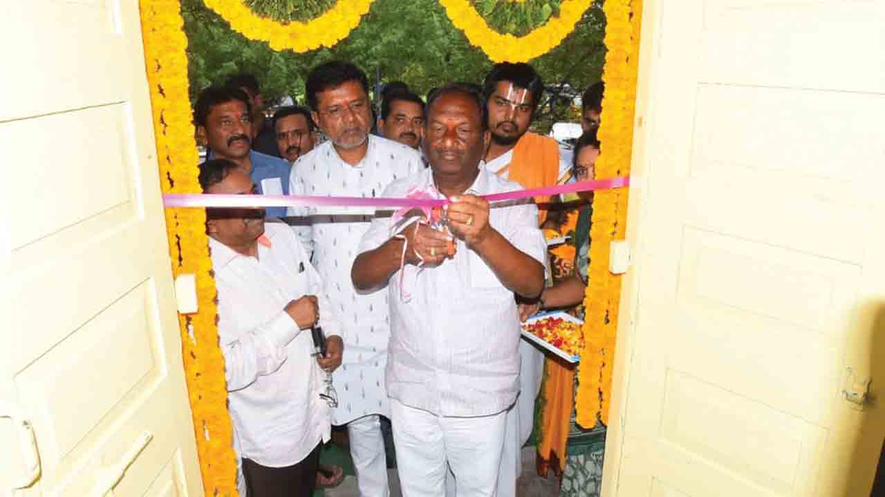 ప్రజల చెంతకే అభివృద్ధి, సంక్షేమం..