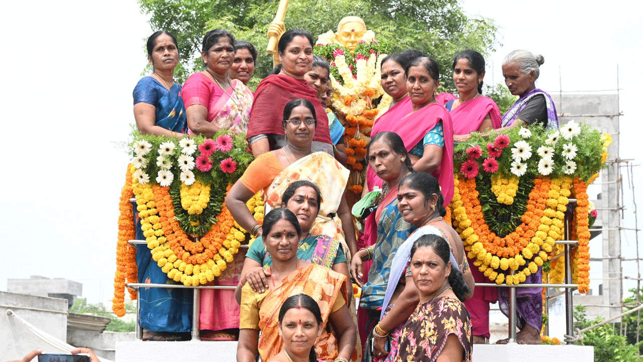 వీరనారికి వందనం