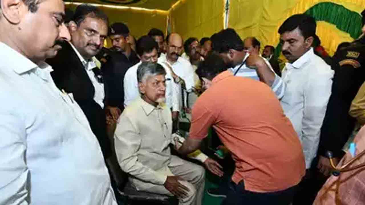 Chandra Babu Arrest | చంద్రబాబు కాన్వాయ్‌ను అడ్డుకున్న టీడీపీ శ్రేణులు.. పోలీసుల లాఠీచార్జి