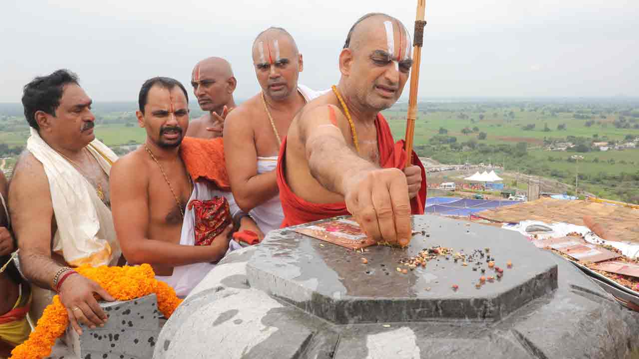 యాదాద్రికి దీటుగా వల్మిడి ఆలయం