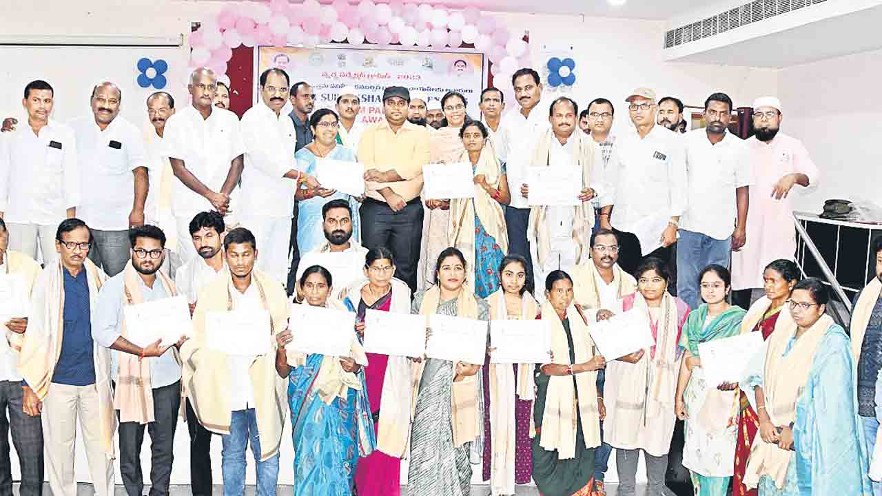 గ్రామాభివృద్ధిలో సర్పంచ్‌ల పాత్ర కీలకం