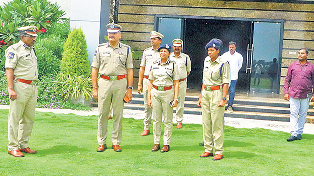 టెక్నాలజీని అందిపుచ్చుకోవాలి