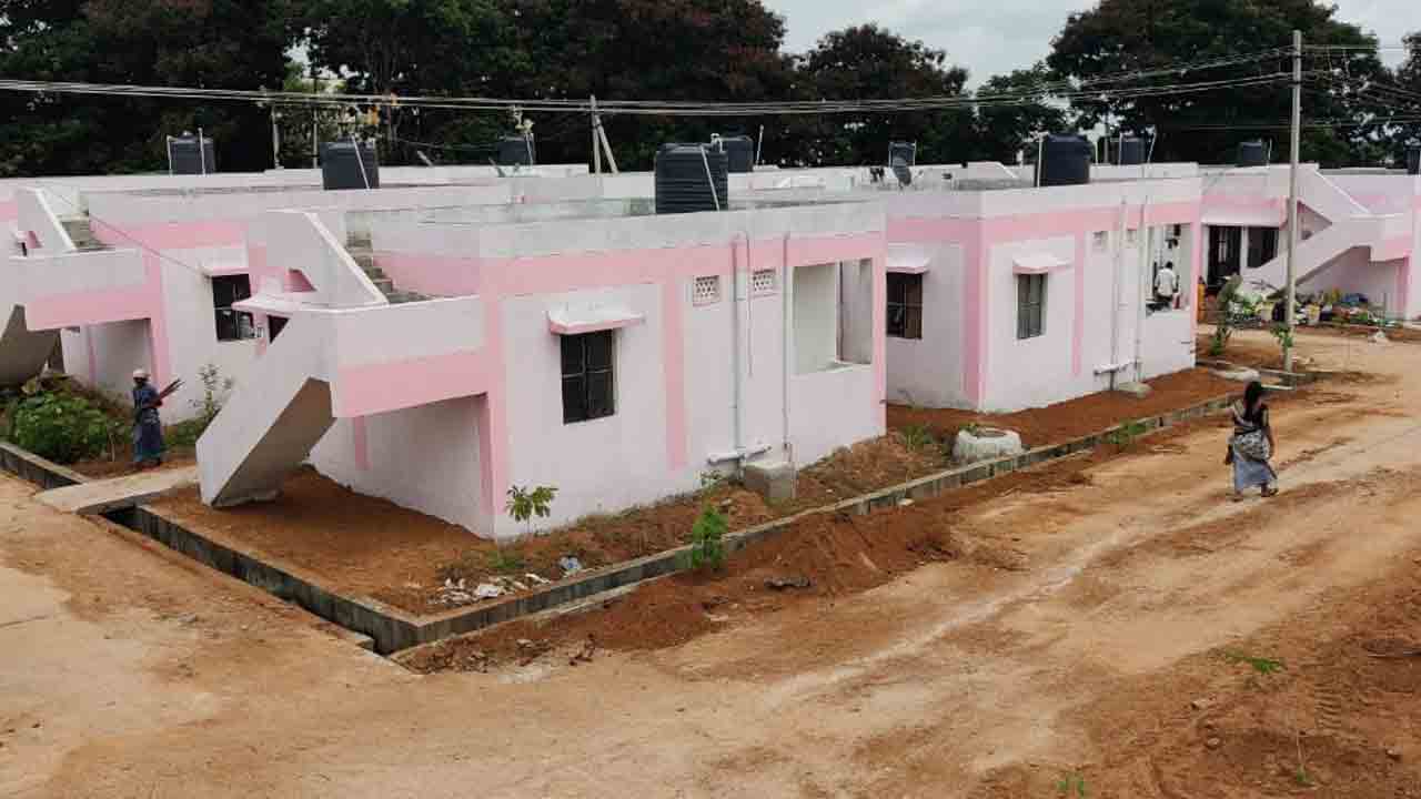 పేదోళ్లకు సొంతిండ్లు