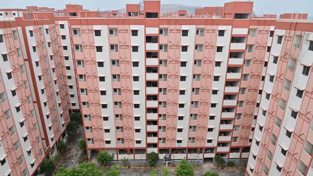 Double Bedroom house |  ఇరుకు గది నుంచి డబుల్‌ ఇంట్లోకి.. నిరుపేదలకు తప్పిన కిరాయి తిప్పలు