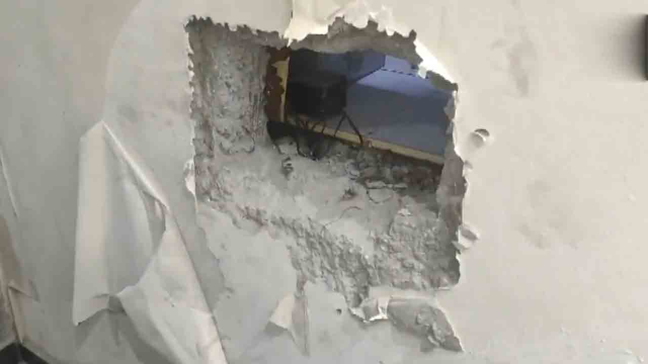 Jewellery shop | ఢిల్లీ జ్యుయెలరీ దుకాణంలో చోరీ.. లేటెస్ట్‌ వీడియో