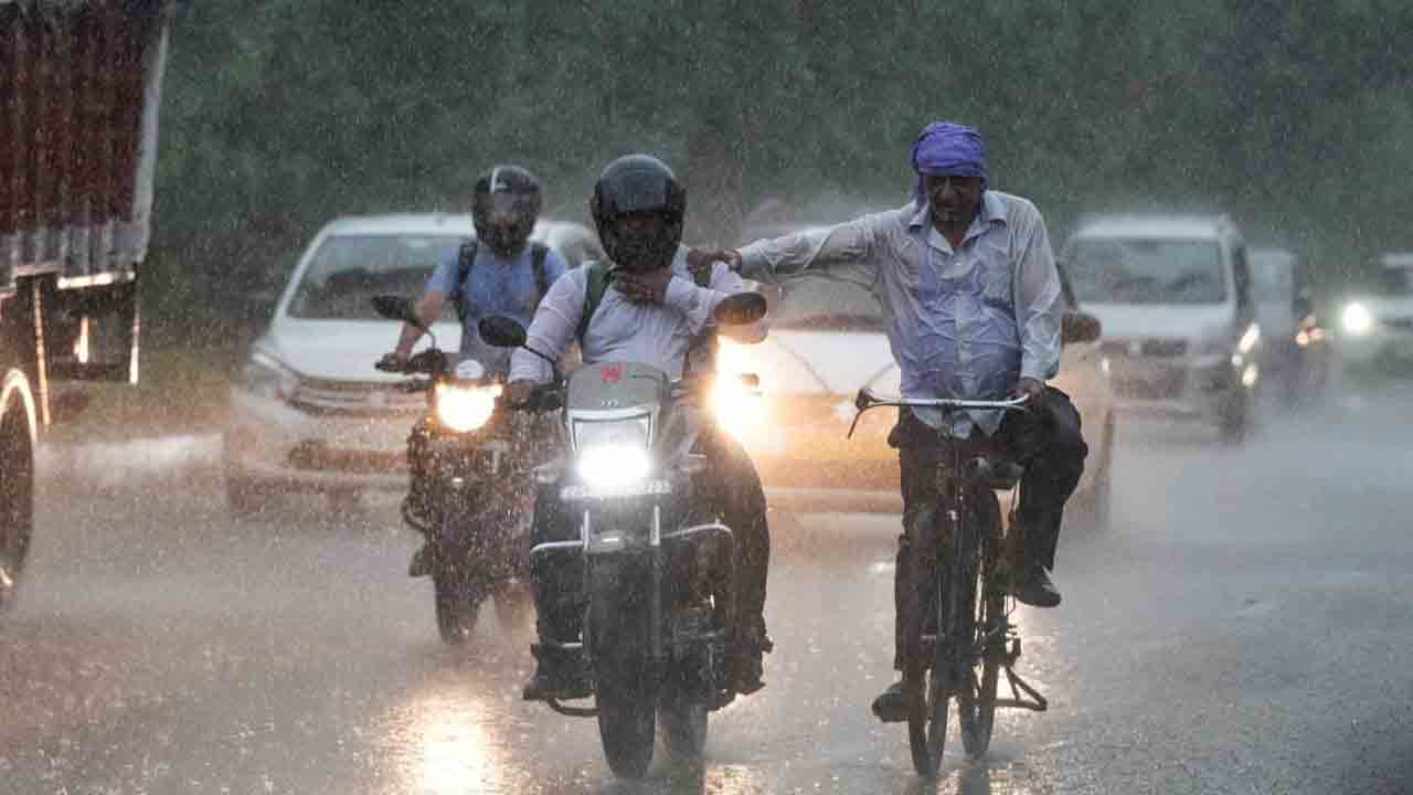 Heavy Rain | తడిసి ముద్దైన దేశ రాజధాని ఢిల్లీ