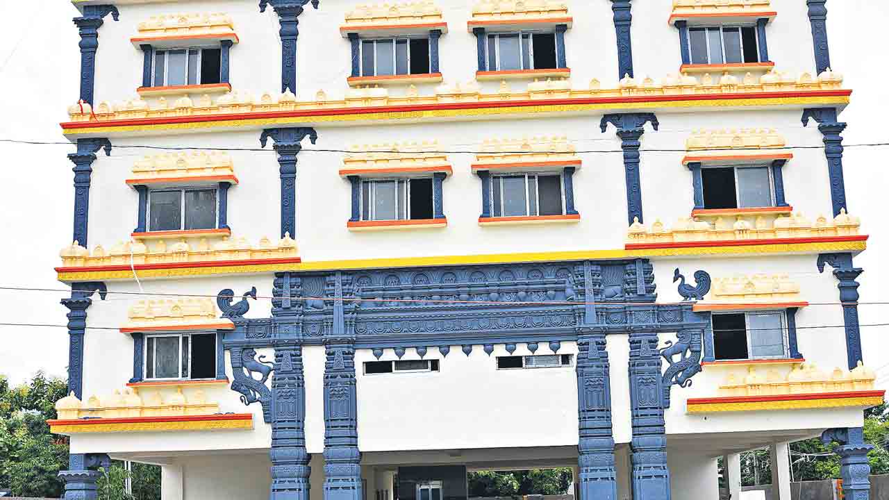 వరంగల్‌లో ధార్మిక భవన్‌
