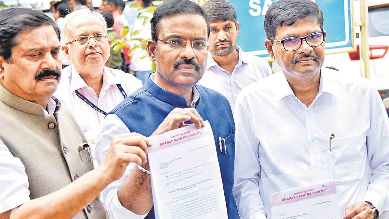 కారును పోలిన గుర్తులు వద్దు