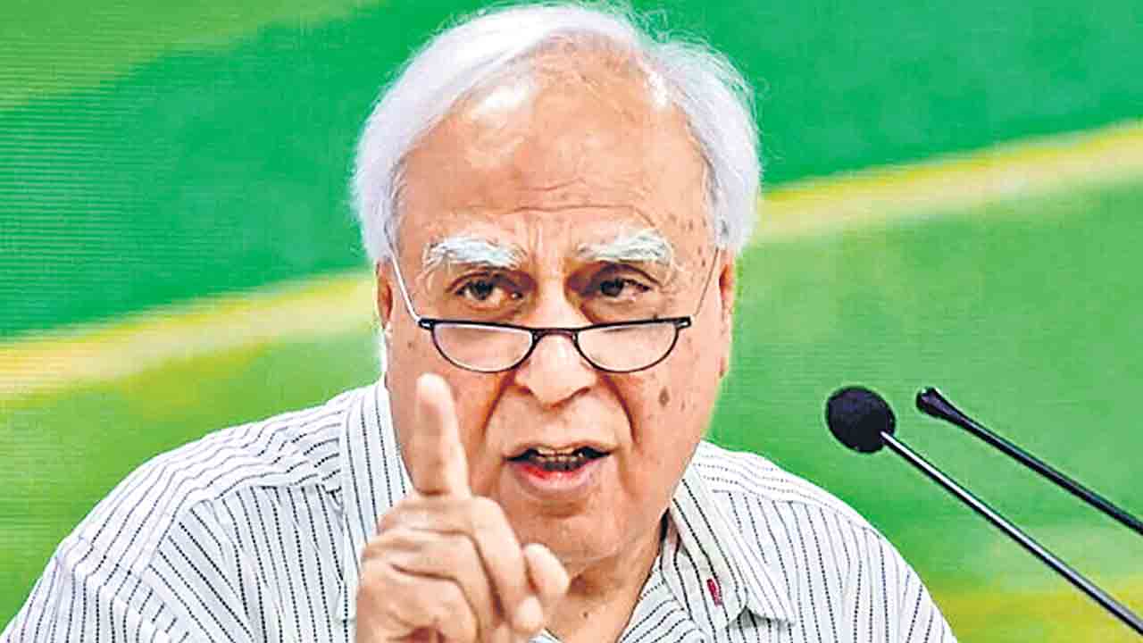 Kapil Sibal | వచ్చే ఎన్నికల్లో లబ్ధిపొందడానికే మహిళా బిల్లును ఆమోదించిన మోదీ సర్కార్‌: కేంద్ర మాజీమంత్రి కపిల్‌ సిబల్‌