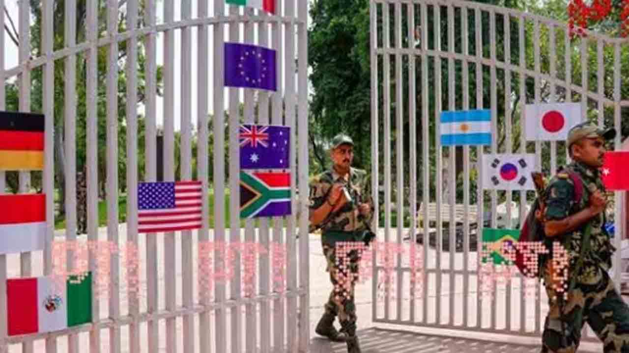 G20 Summit | ఎడమ చేతి స్టీరింగ్‌ వీఐపీ కార్లు నడిపేందుకు.. 450 మంది సీఆర్పీఎఫ్‌ డ్రైవర్లకు ప్రత్యేక శిక్షణ