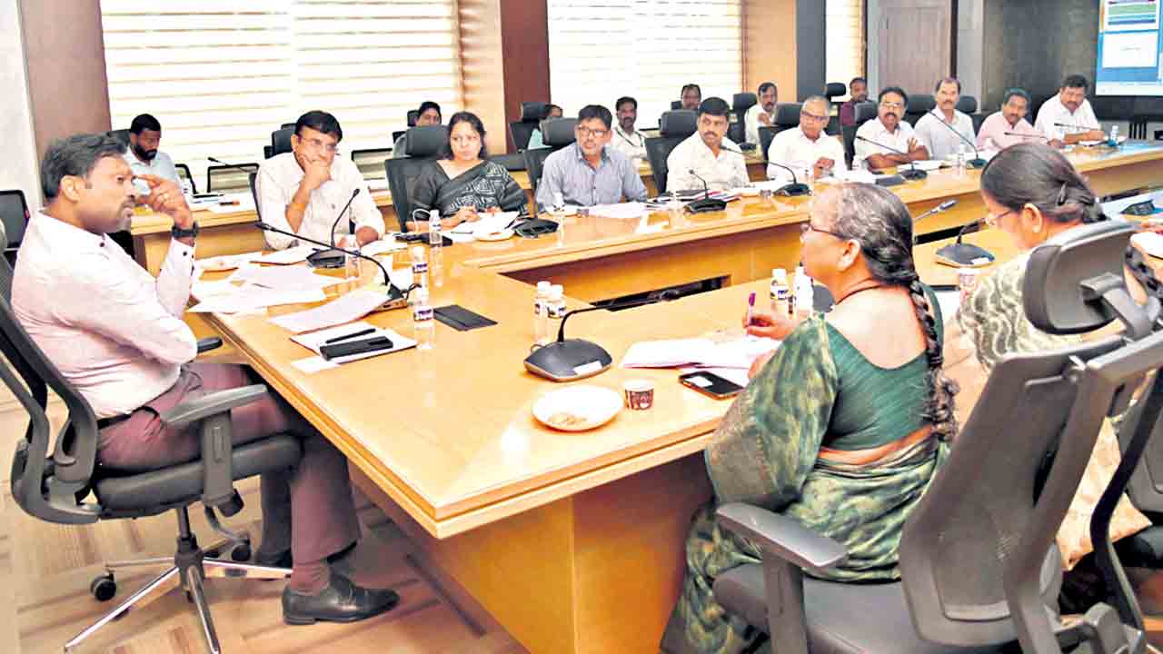 మహిళా సంఘాల భాగస్వామ్యంతోనే 100% పారిశుధ్యం