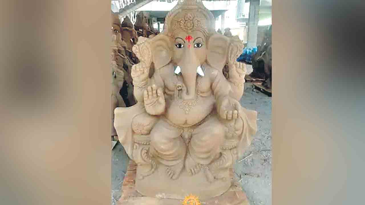 పర్యావరణహిత గణేశుడికి 10 వేలు