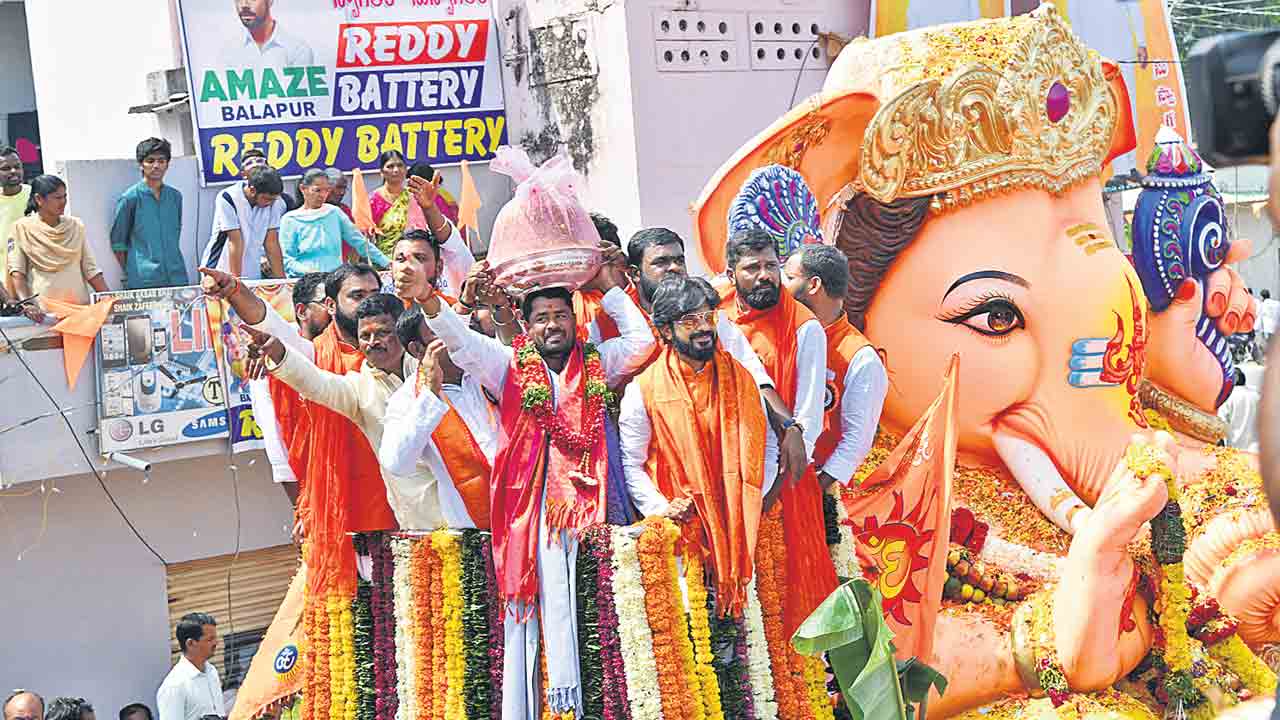 గణపతి లడ్డూ అ‘ధర’హో