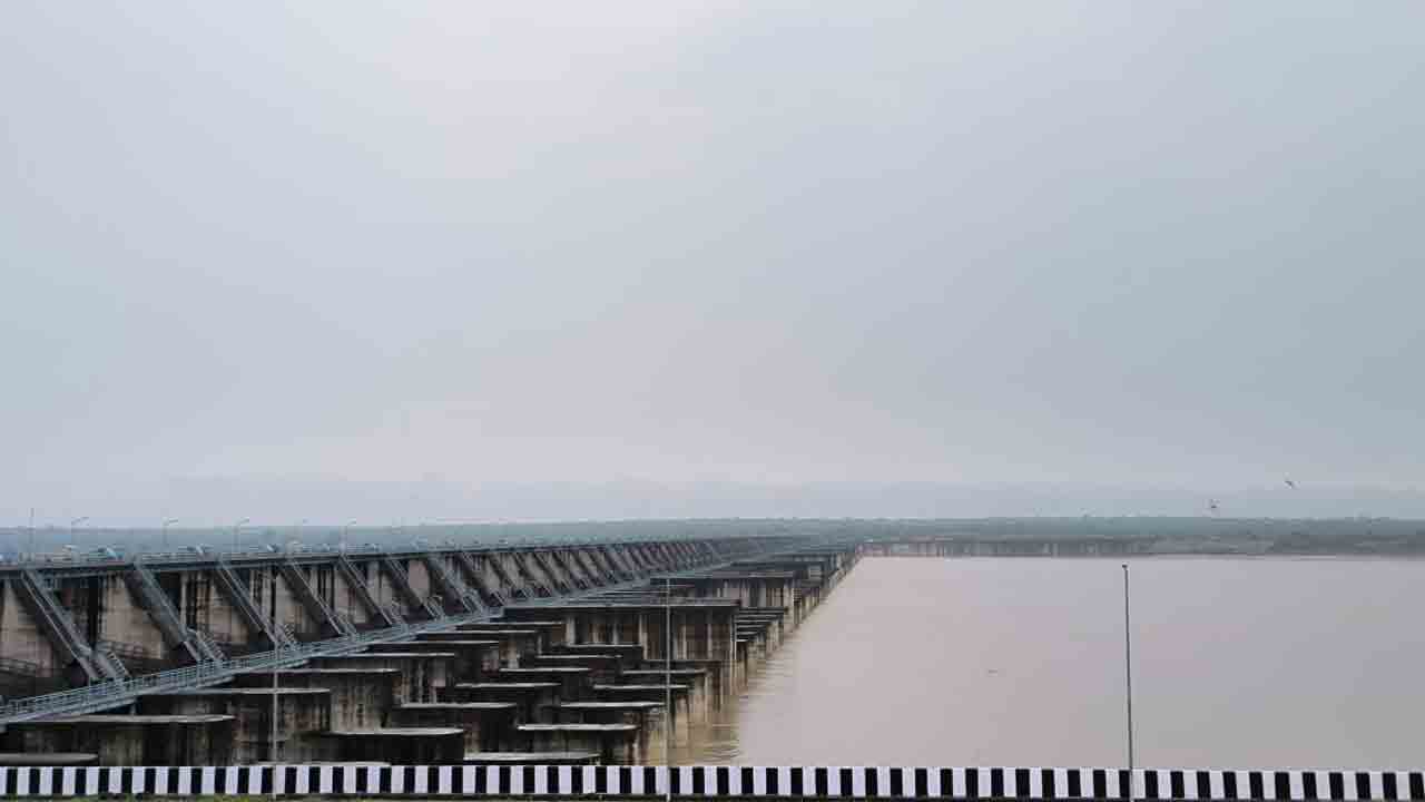 Godavari | పెరుగుతున్న గోదావరి.. కాళేశ్వరం పుష్కర ఘాట్‌వద్ద 1.8 లక్షల క్యూసెక్కుల నీటి ప్రవాహం