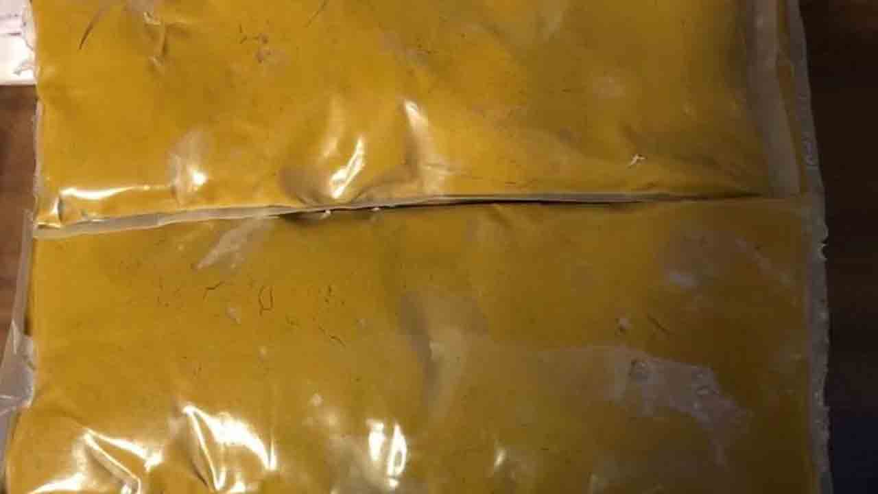 Gold dust | చిన్నారి డైపర్‌లో బంగారం పొడి.. నిందితులను అరెస్ట్‌ చేసిన కస్టమ్స్‌ అధికారులు