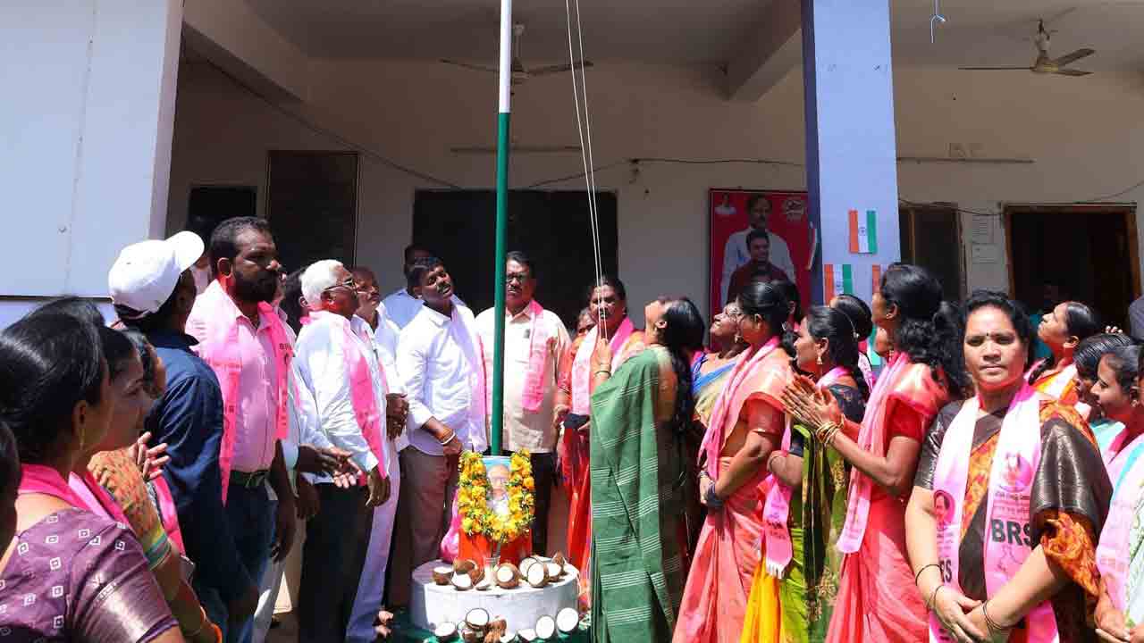 కేంద్రం పార్లమెంట్‌లోమహిళా రిజర్వేషన్‌ బిల్లు ప్రవేశపెట్టాలి