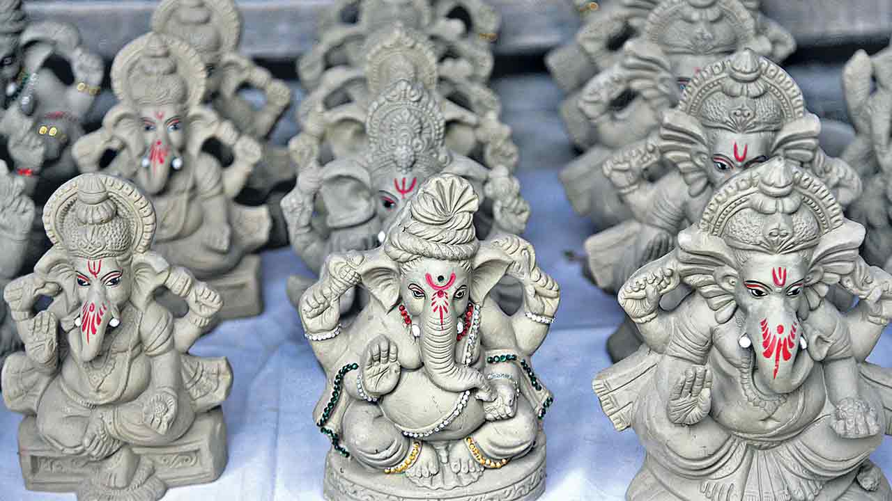 మట్టి గణపతికే జై..!