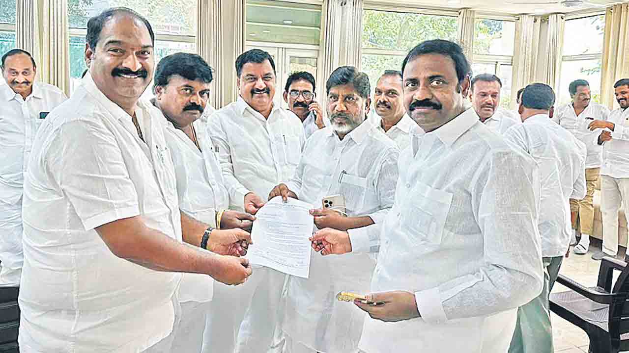 ఎల్బీనగర్‌ కాంగ్రెస్‌లో ముసలం