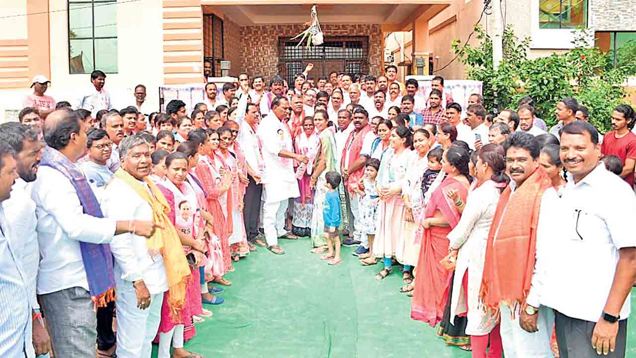 తెలంగాణ ద్రోహులను నమ్మొద్దు