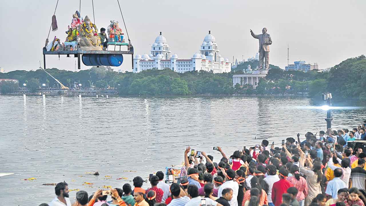 వెళ్లి రావయ్యా.. బొజ్జ గణపయ్య