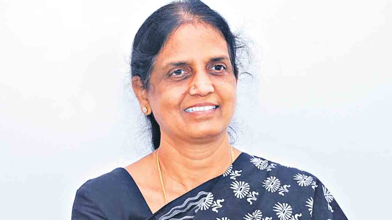 Sabita Indrareddy | సెకండ్ ప్లేస్ కోసమే.. కాంగ్రెస్, బీజేపీ పోటీ : సబితా ఇంద్రారెడ్డి