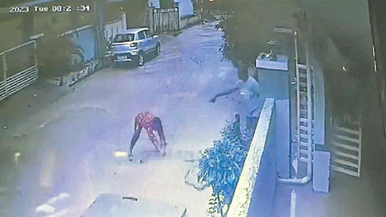 నిర్లక్ష్యం ఖరీదు.. నిండు పసిప్రాణం