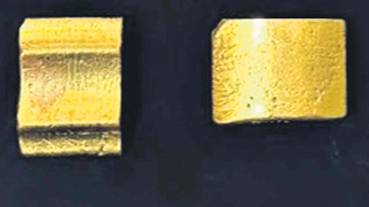 శంషాబాద్‌ ఎయిర్‌పోర్టులో బంగారం స్వాధీనం