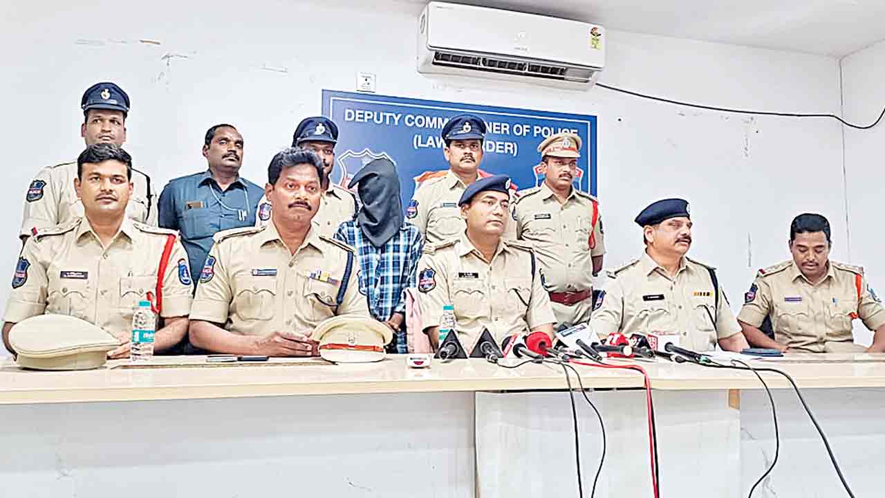 మద్యం మత్తులో.. చీరకొంగుతో ఉరేసి