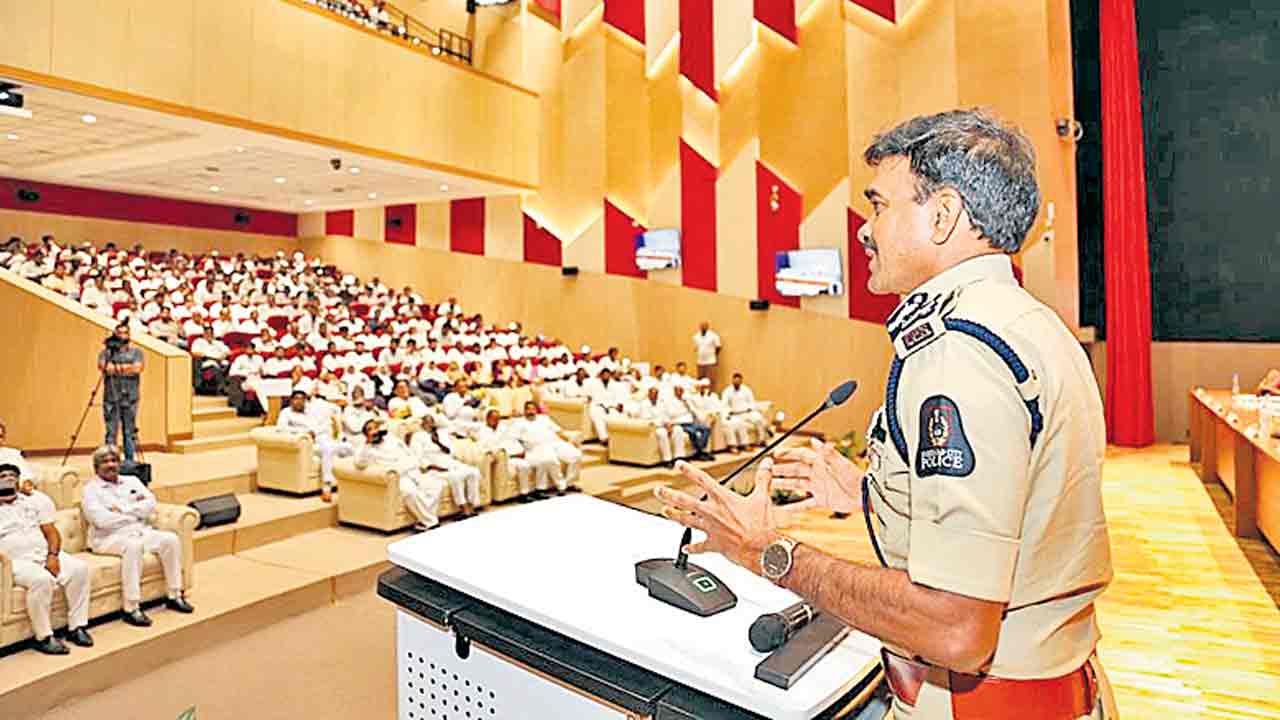 ఐక్యత, సోదర భావంతో.. పండుగలు జరుపుకోవాలి