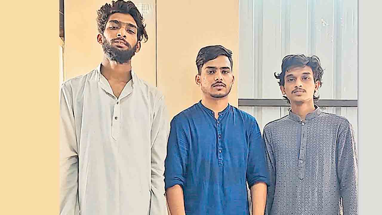 గొడవ పెట్టుకుని..దృష్టి మరల్చి