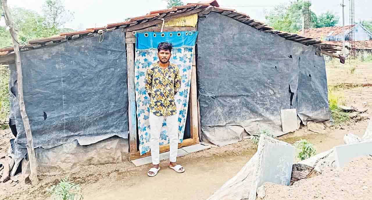 గులాబీ కుటుంబాలకు 100 కోట్లు