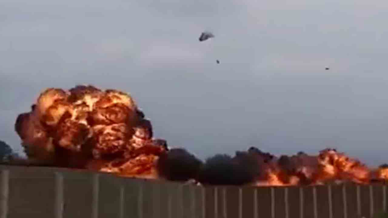 Watch: కూలిన ఎయిర్‌ఫోర్స్‌ విమానం.. బాలిక మృతి