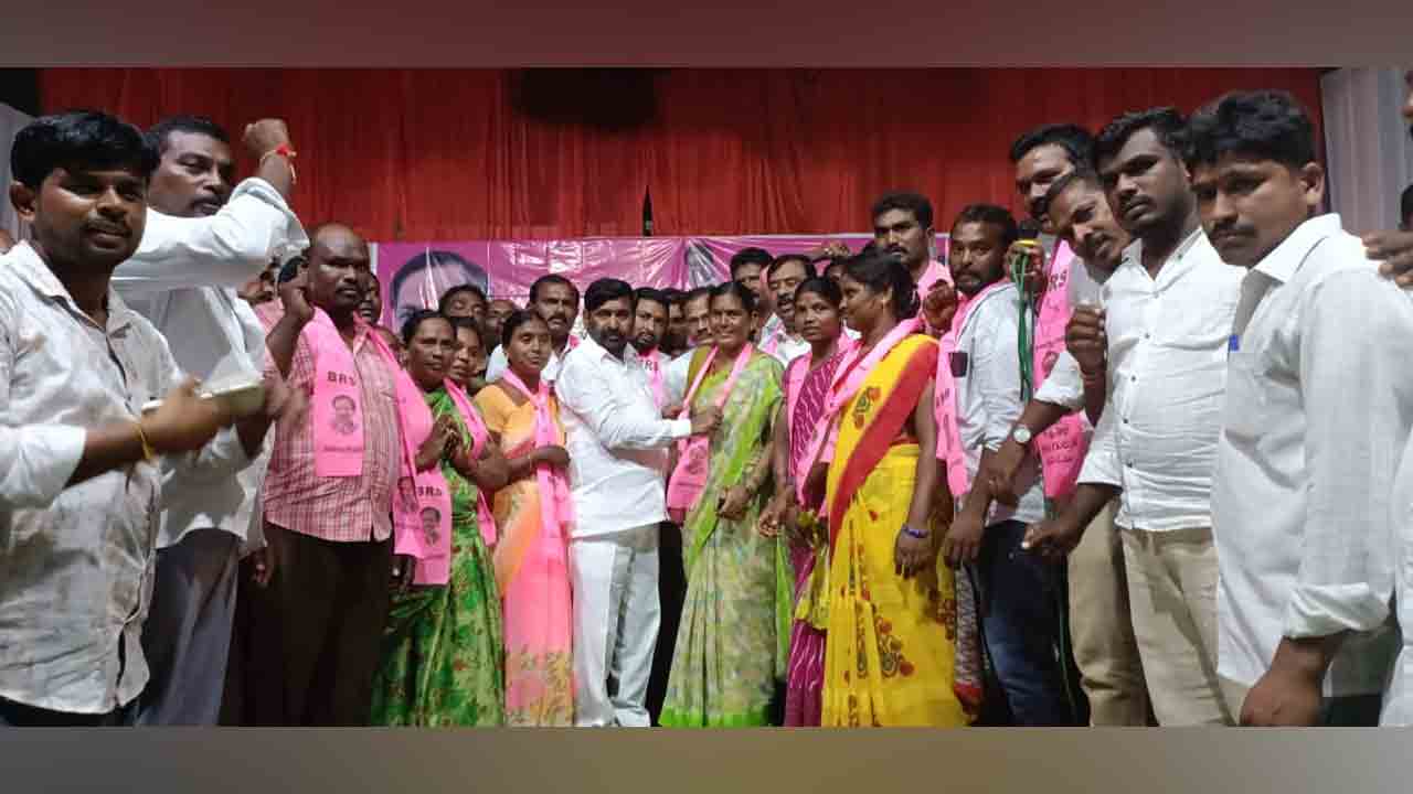 మంత్రి జగదీశ్ రెడ్డి సమక్షంలో పలు పార్టీల నేతల చేరిక