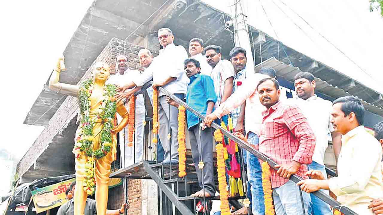 చాకలి ఐలమ్మకు ఘననివాళి