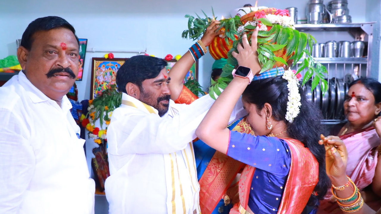 Minister Jagadish reddy | తెలంగాణ సంప్రదాయానికి ప్రతీక బోనాలు: మంత్రి జగదీశ్‌ రెడ్డి