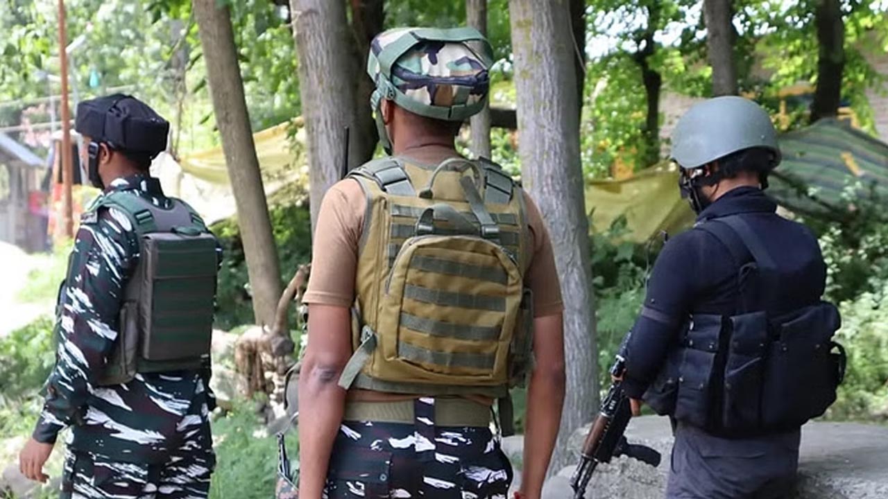 Poonch | చొరబాటుకు ఇద్దరు ఉగ్రవాదుల విఫలయత్నం.. ఓ ఉగ్రవాది హతం..!